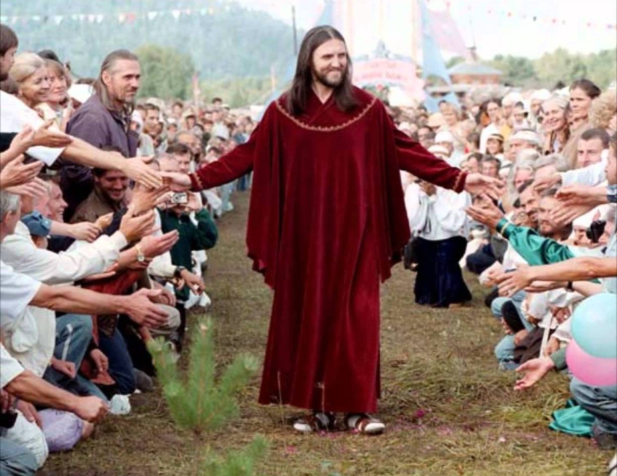 Homem se declara a “reencarnação” de jesus cristo na rússia e arrasta