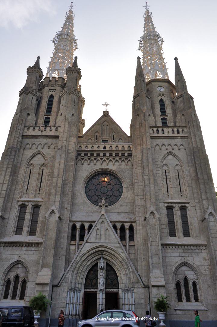 Martinaaass: Kritik Arsitektur dengan Metode Kritik Deskriptif pada