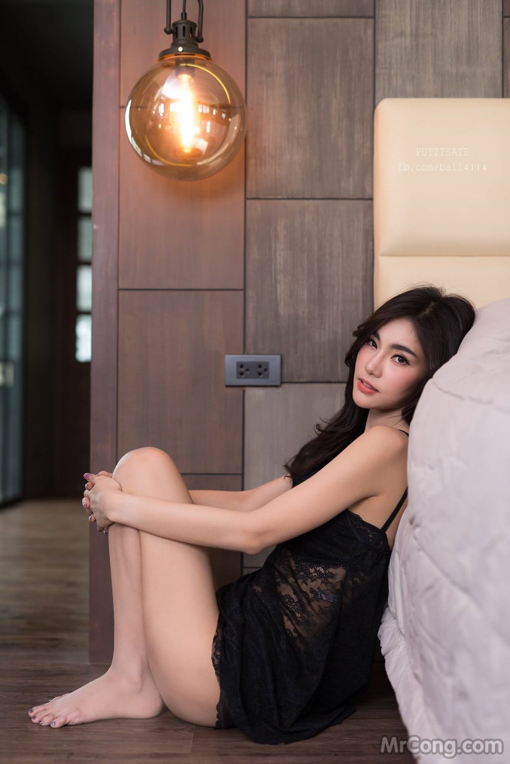 Beautiful Jarunan Tavepanya lazing in bed with a black lace nightgown (12 photos) photo 1-5