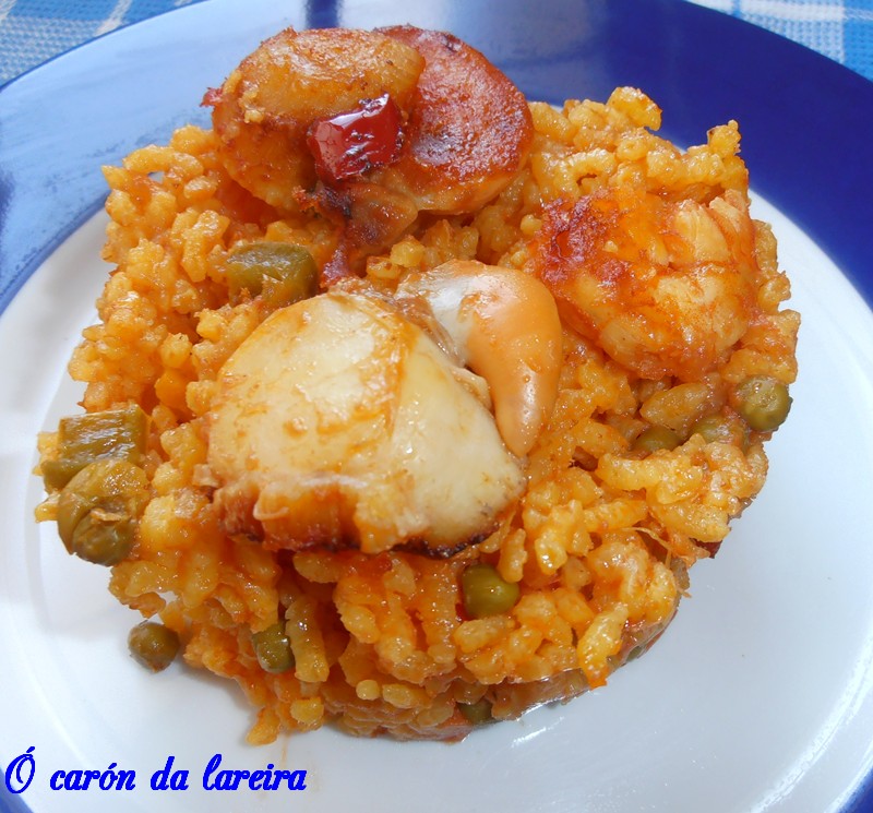 Arroz con vieiras y langostinos