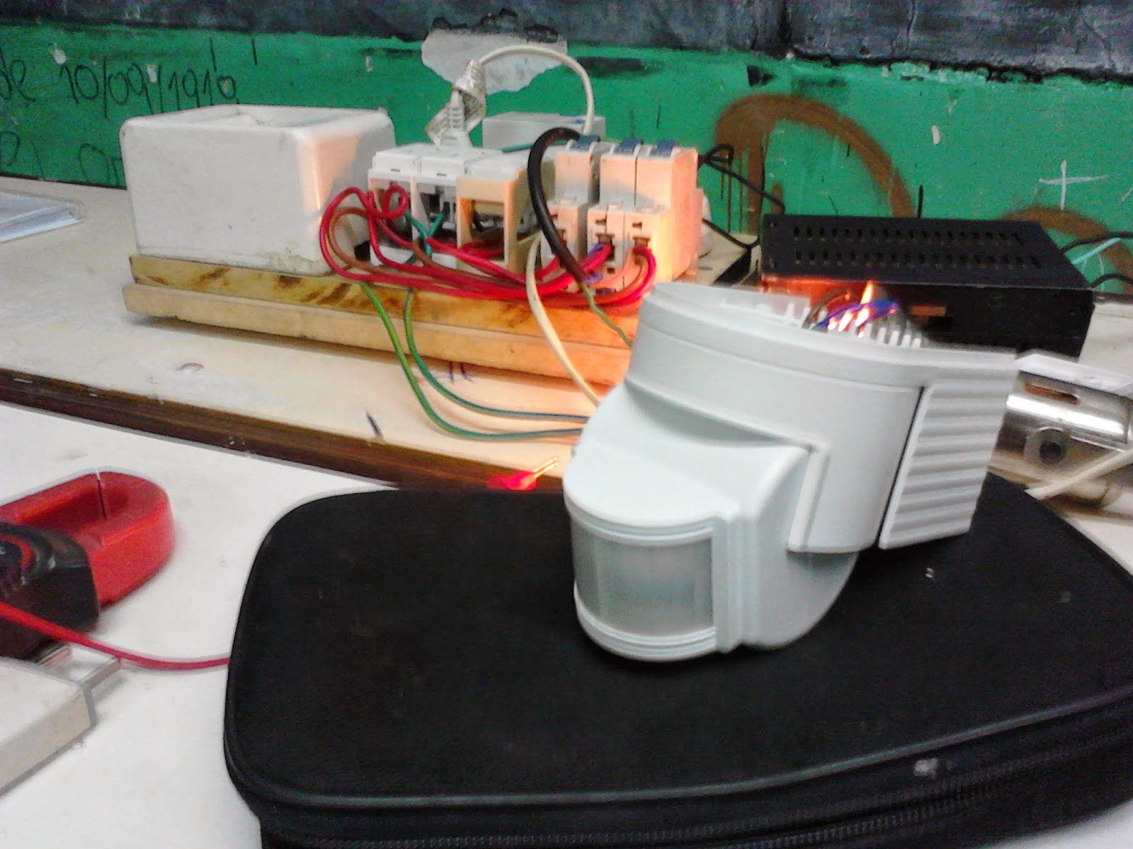 eléctricosingtello.blogspot.com: 1° Año.Conexión de Sensor de