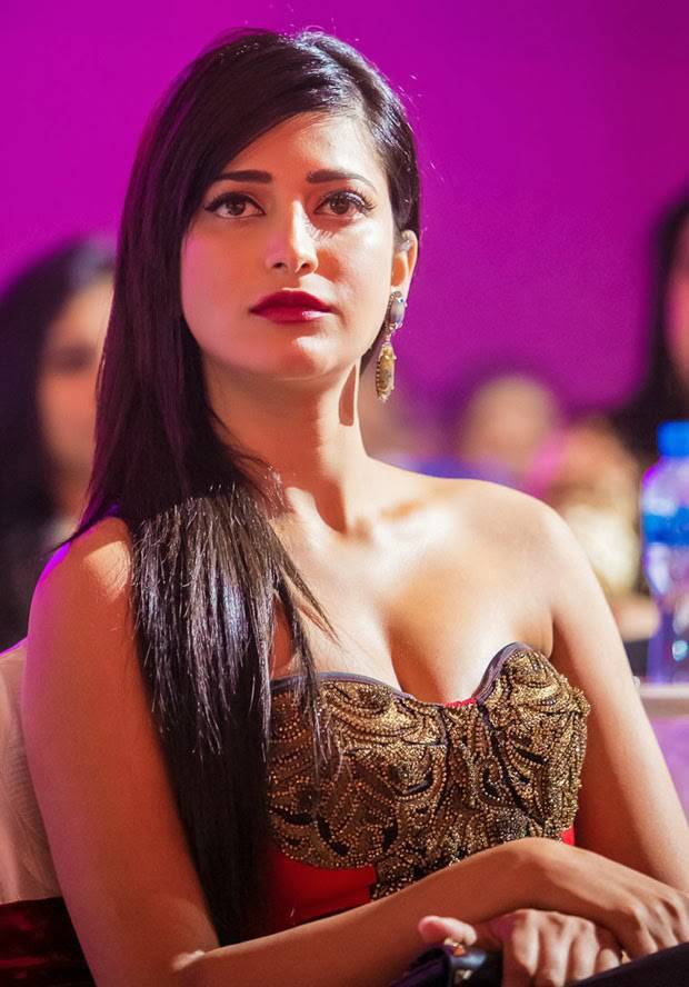 Shruti Haasan Super Sexy Photos in Black Dress | Indian Girls Villa -  Celebs Beauty, Fashion and Entertainment