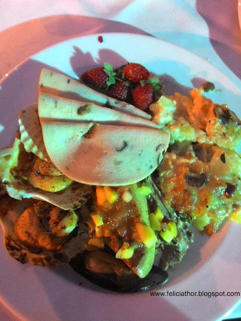 Felicia.T: Valentine Dinner : Poolside Dinner @ PARKROYAL ...