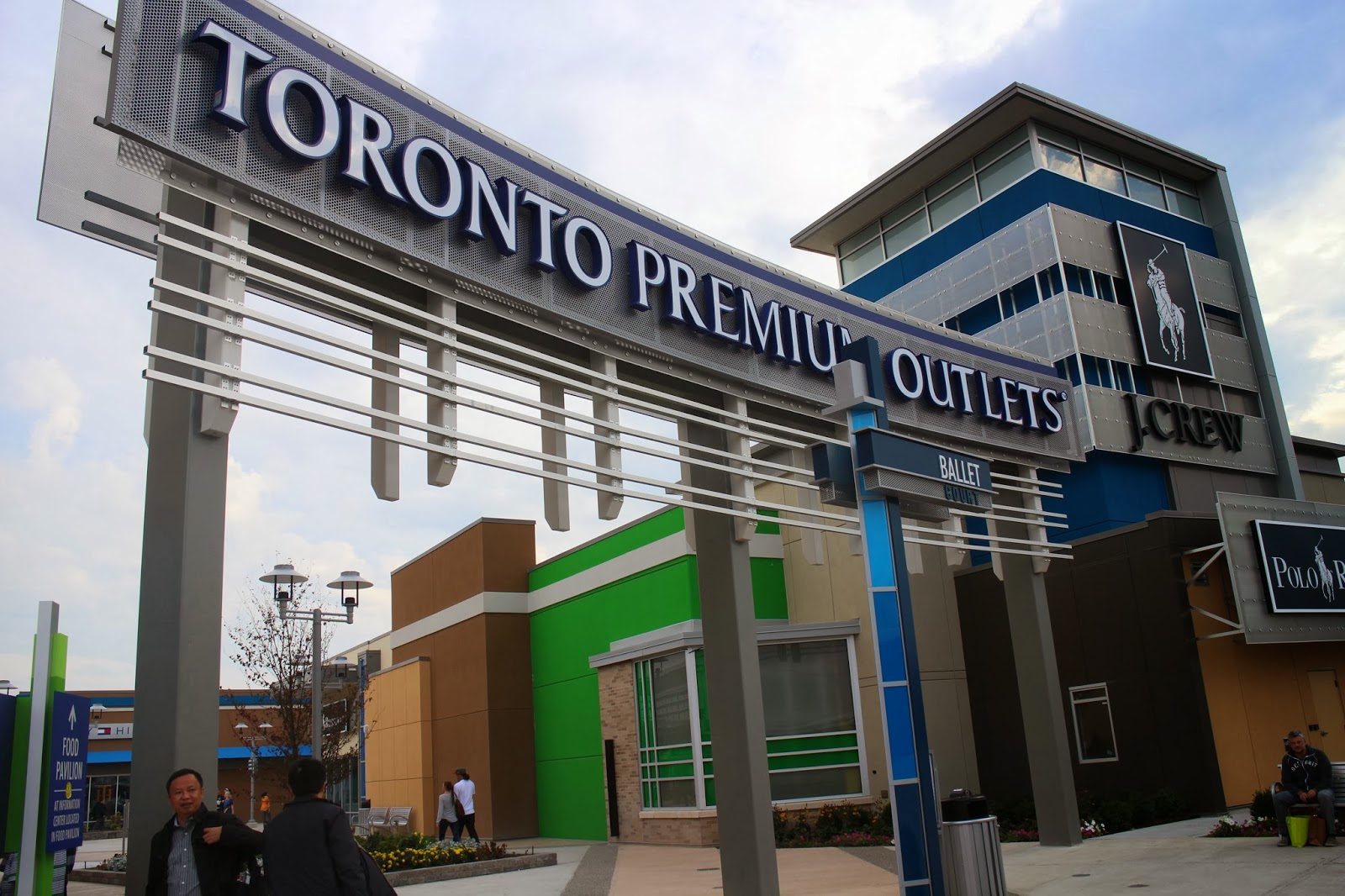 Invest and Travel Toronto Premium Outlet, Toronto, Canada