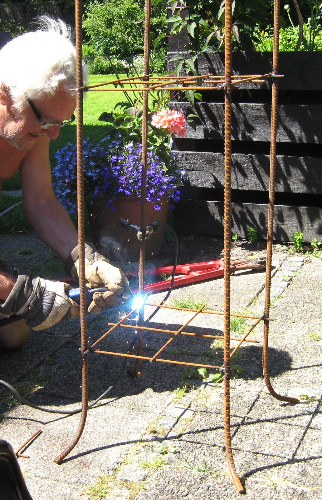 Kickan, en bild och dagboksblogg: Lite trädgårdspyssel