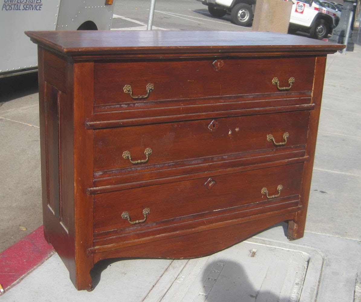 UHURU FURNITURE & COLLECTIBLES SOLD Early 20th Century American