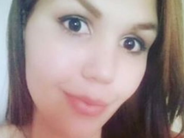 Mãe encontra corpo de transexual morta a pedradas após sequestro Mãe encontra corpo de transexual morta a pedradas após sequestro