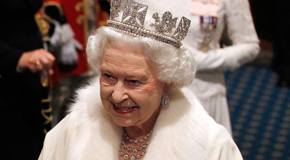 ¿Por qué la enfermera de la reina Isabel de Inglaterra llevaba un cinturón masónico?