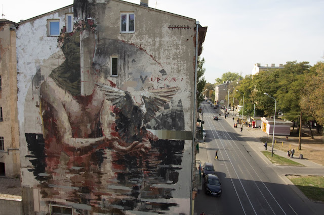 Our friend Borondo is currently in Poland where he just finished working on a massive new piece somewhere on the streets of Lodz.