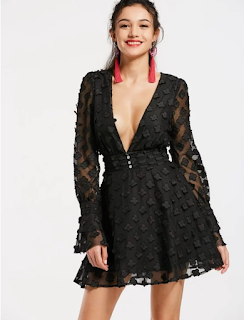 Robe courte noire décolleté plongeant florale
