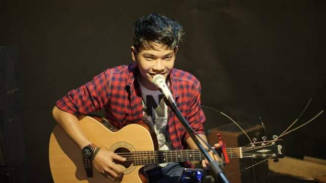 Lirik Lagu Cinta Terpendam Tri Suaka Layarlirik