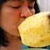 ELLA COMIÓ SÓLO PIÑA POR UNA SEMANA! LO QUE SUCEDIÓ A SU CUERPO SIN DUDA SE SORPRENDERÁ!
