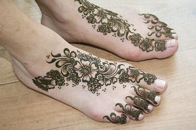 Diagonal Arabic Henna Art for Feet