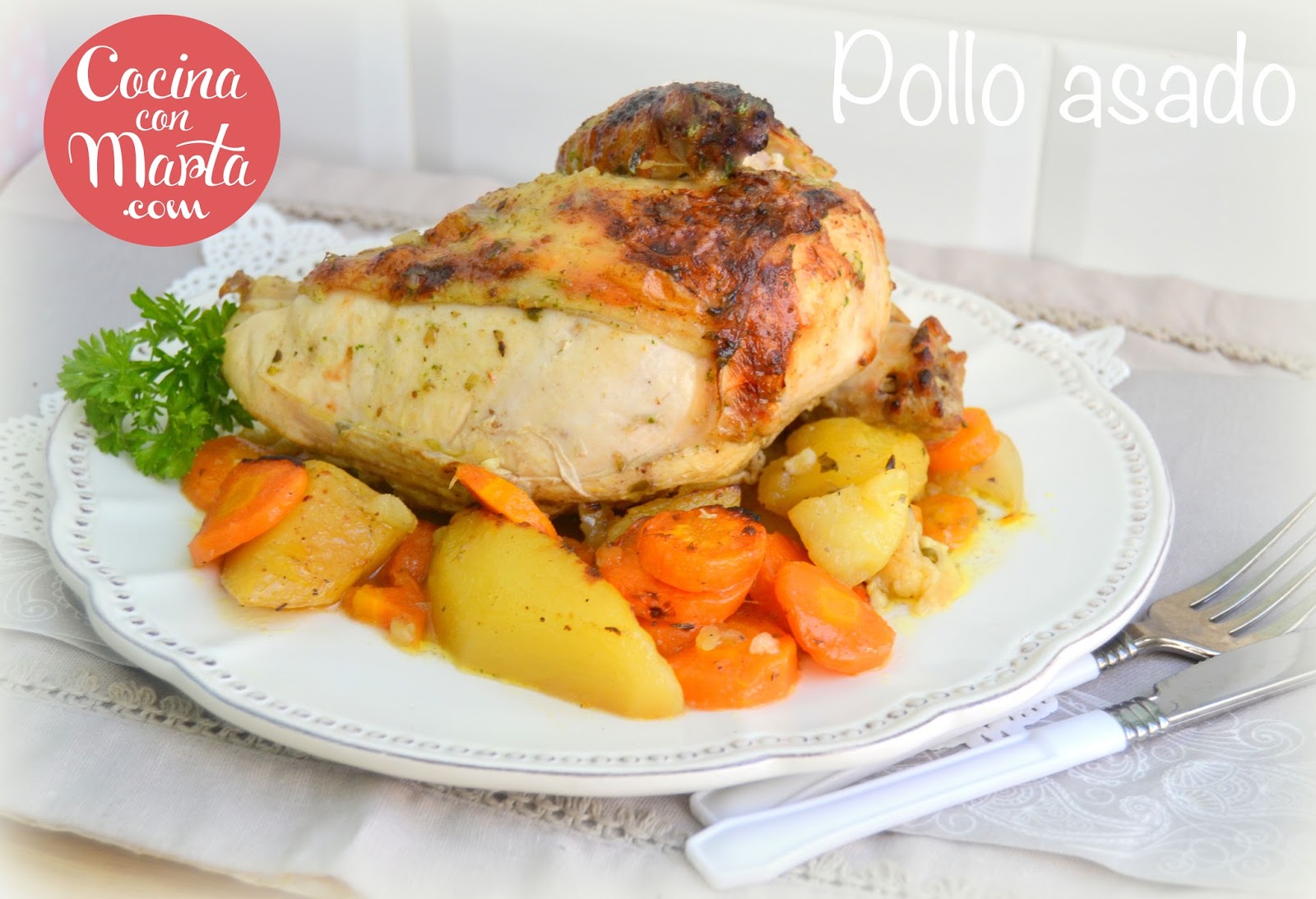 Receta casera de pollo asado en olla GM, con verduras, patatas y zanahorias. Fácil, rápido y sencillo.