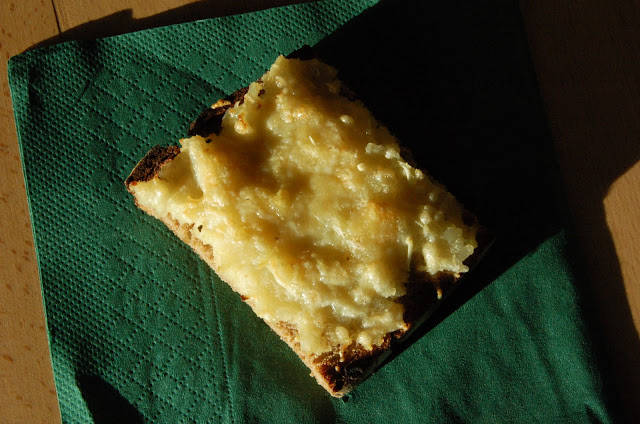 mein i tüpfelchen: Röstbrot mit Pastinaken-Knoblauch-Butter