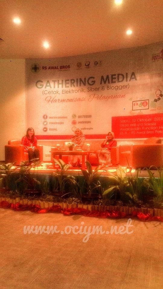 Awal Bros Sudirman Pekanbaru Gathering dengan Media - Saat Ummi Berbagi