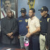 COMPARTELO - Derechos Humanos entrega joven para investigarlo por muertes de oficial y alistado PN en Monte Plata COMPARTELO - Derechos Humanos entrega joven para investigarlo por muertes de oficial y alistado PN en Monte Plata