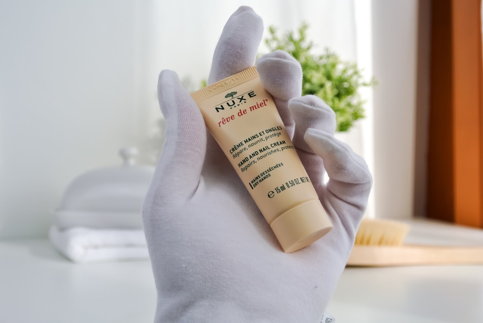 pece-o-telo-nuxe-kosmetika-reve-de-miel