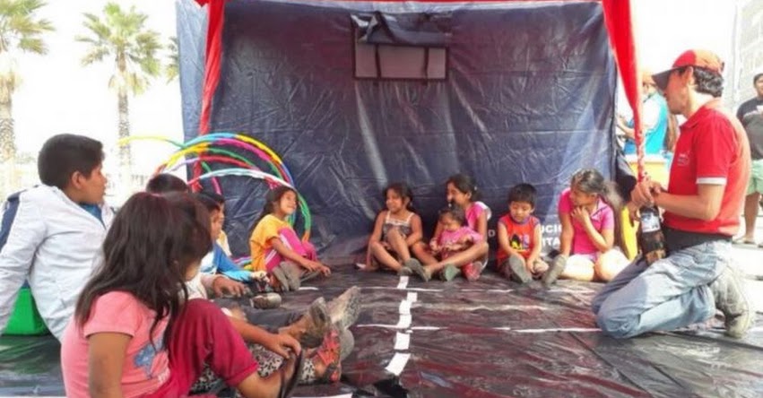 MINEDU realiza talleres lúdicos para niños evacuados por incendio en Comas - www.minedu.gob.pe MINEDU realiza talleres lúdicos para niños evacuados por incendio en Comas - www.minedu.gob.pe