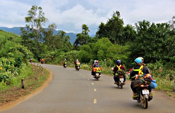 Thanh niên thích du lịch tự do hơn đi tour vì trẻ khỏe Phuot-theo-nhom_130716