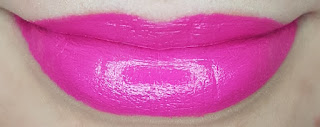 Avon mark. Epic Lip Lipstick in Be Loud