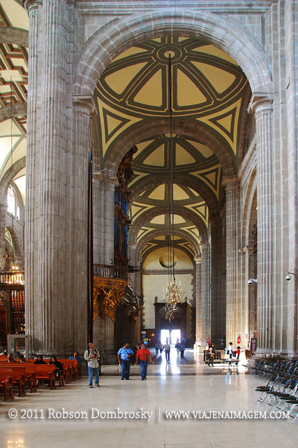 interior da catedral da cidade do mexico