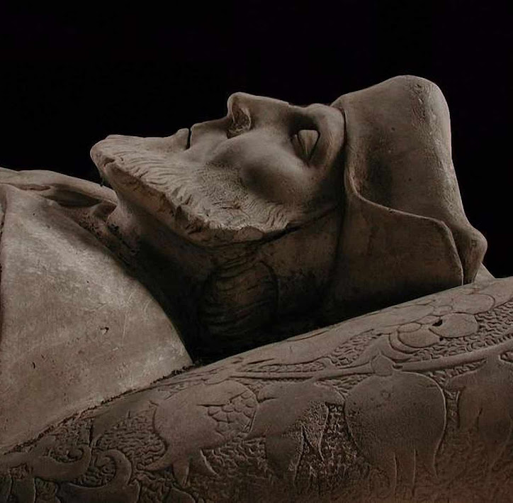 Jazigo de Philippe Villiers de L'Isle-Adam, Museu Louis Senlecq Jazigo de Philippe Villiers de L'Isle-Adam, Museu Louis Senlecq