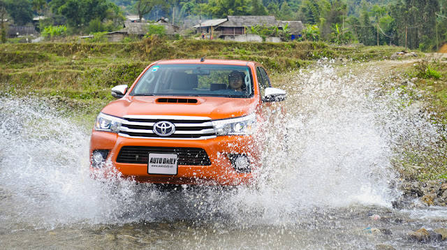 Toyota Hilux 2016 : lịch sự, cổ điển, bền bỉ đúng chất xe Nhật Hilux%2Btrip%2B%252820%2529 - - Toyota Hilux 2016 : lịch sự, cổ điển, bền bỉ đúng chất xe Nhật