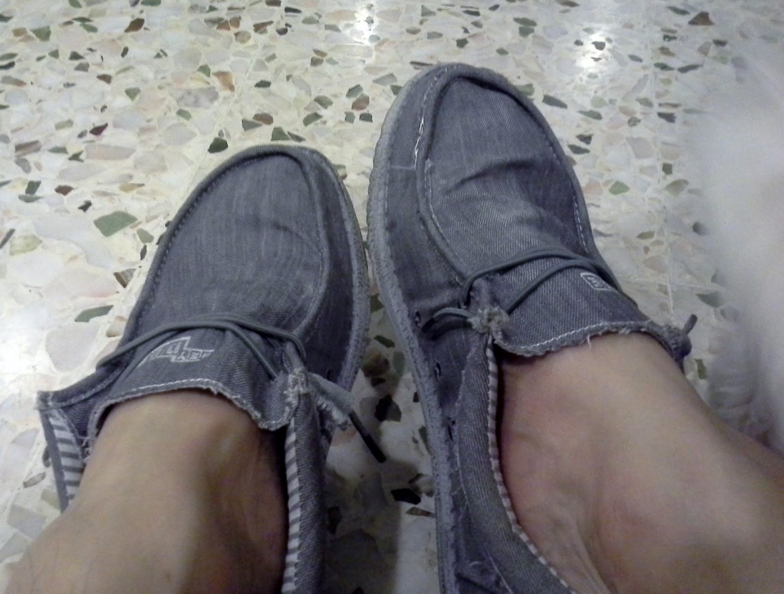 hey dude wally canvas shoes womens