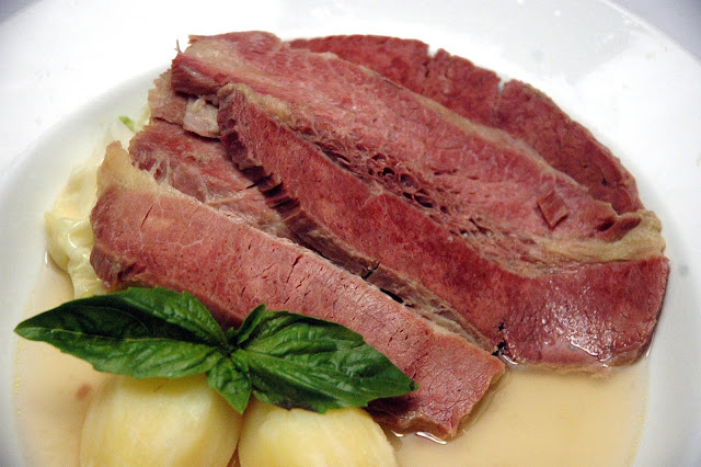 DUDE FOR FOOD: First Taste: Old Swiss Inn&amp;#39;s New Scamorza Cheese Fondue