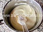 Prajitura cu visine Valurile Dunarii preparare reteta crema de vanilie
