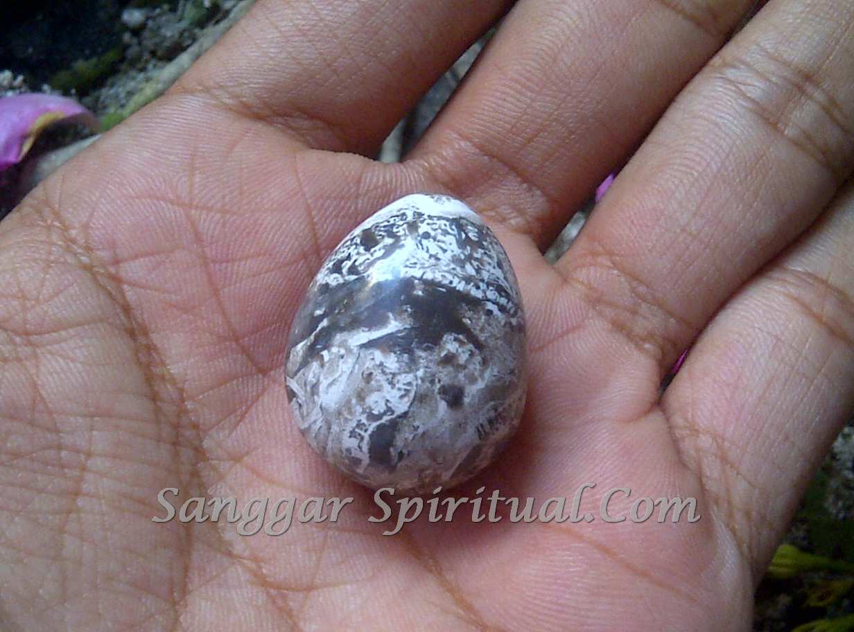 Batu Mustika Telur Purba Berkhodam Ganas Pemaharan Benda Bertuah Pusaka Gaib Mustika Asli