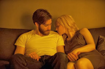 Jake Gyllenhaal (Adam Bell/Anthony St. Claire) y Sarah Gadon (Helen)