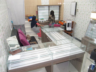 Etalase Display Untuk Toko Kacamata - Eyewear Display Showcase - Meja Display - Furniture Semarang