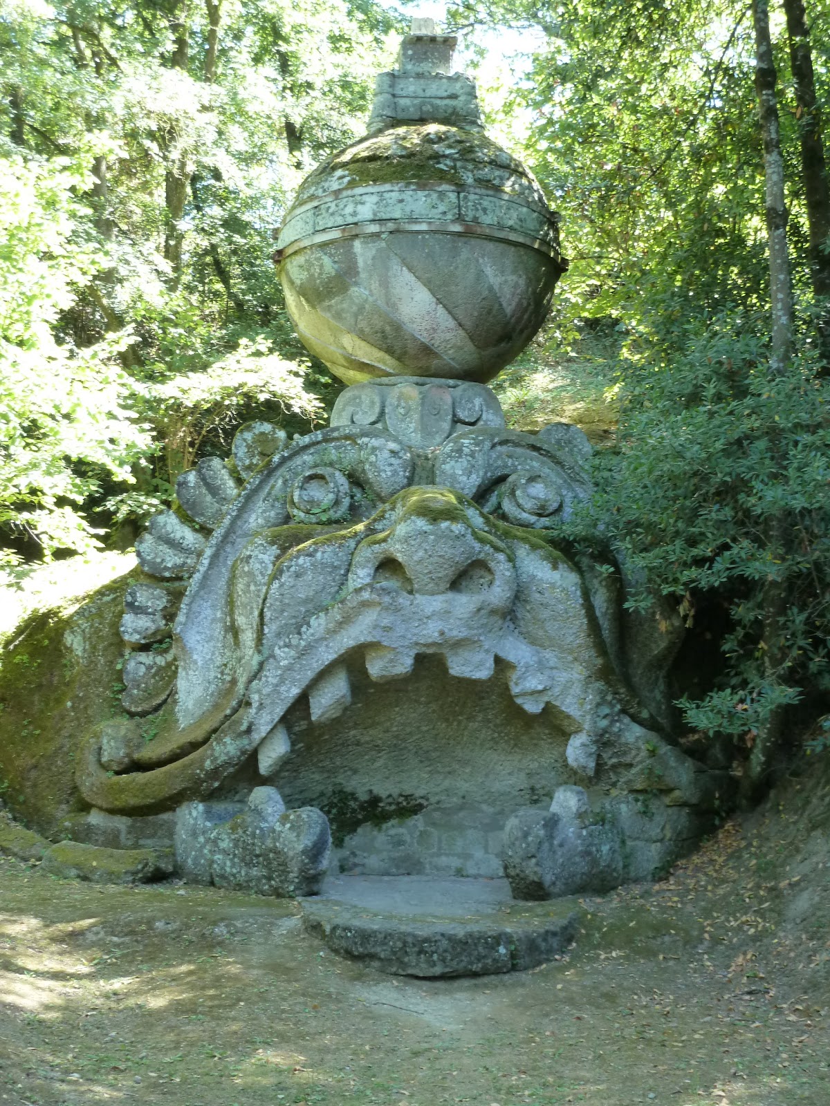 Suzette's Architecture Studies and adventure: Sacro Bosco - Monster