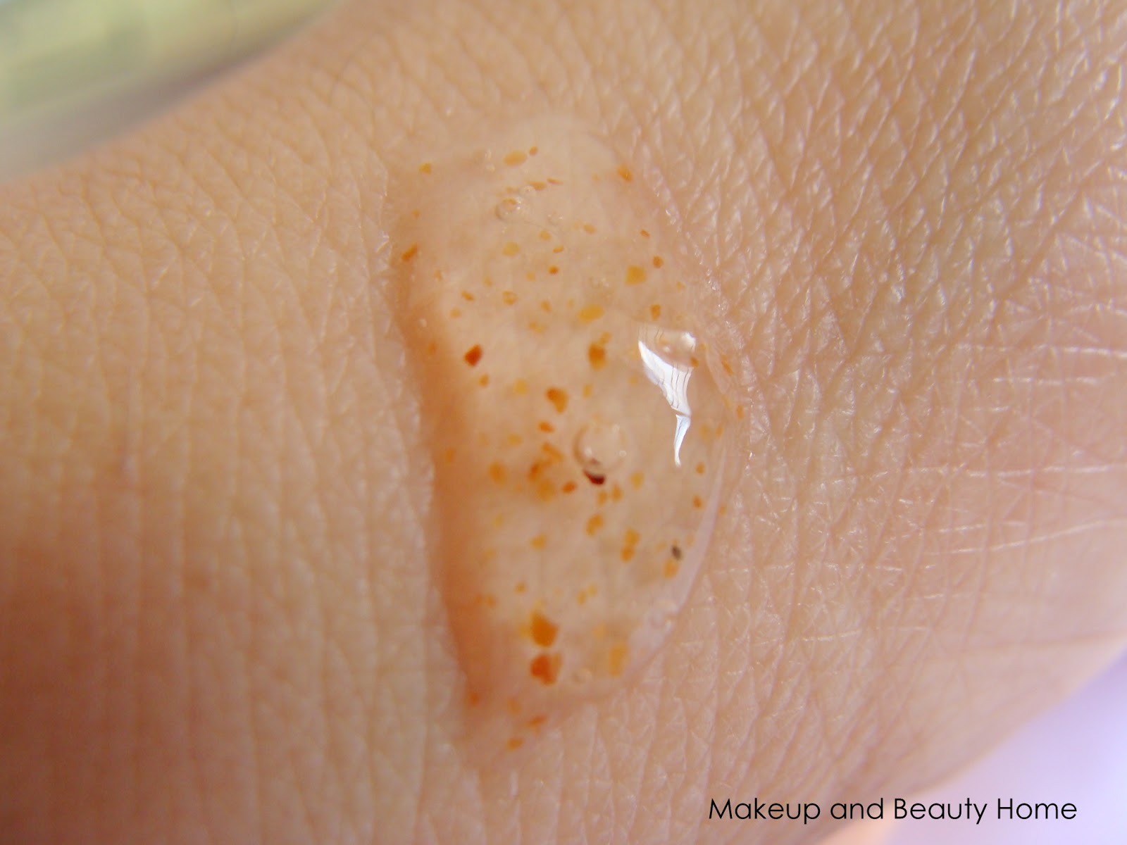 Beauty Blog's Lotus Herbals Berryscrub Strawberry & Aloe Vera