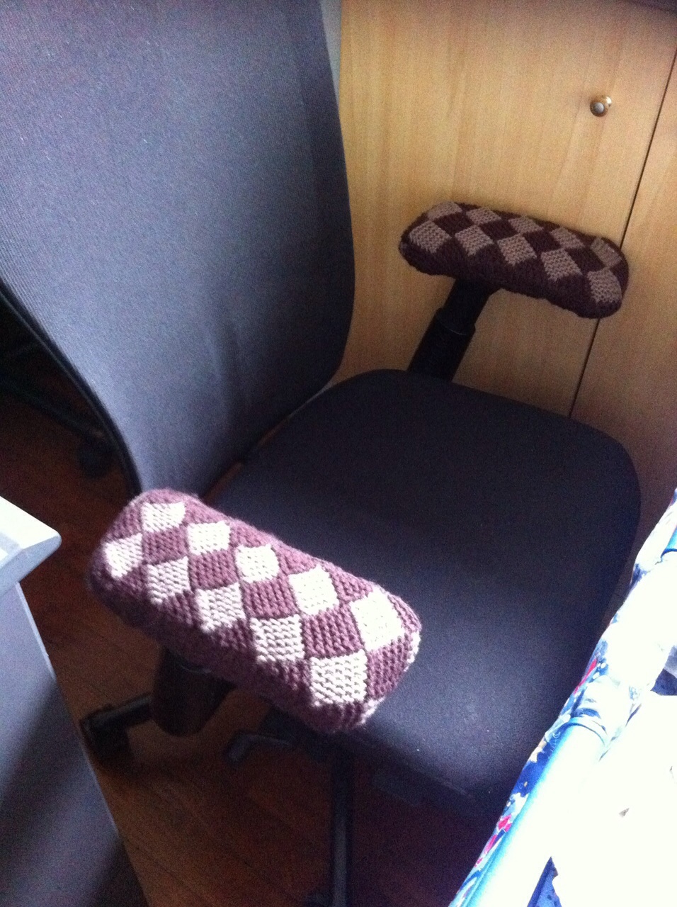 Simply Hobby Knit Knitted Entrelac Office Chair Arm Cover