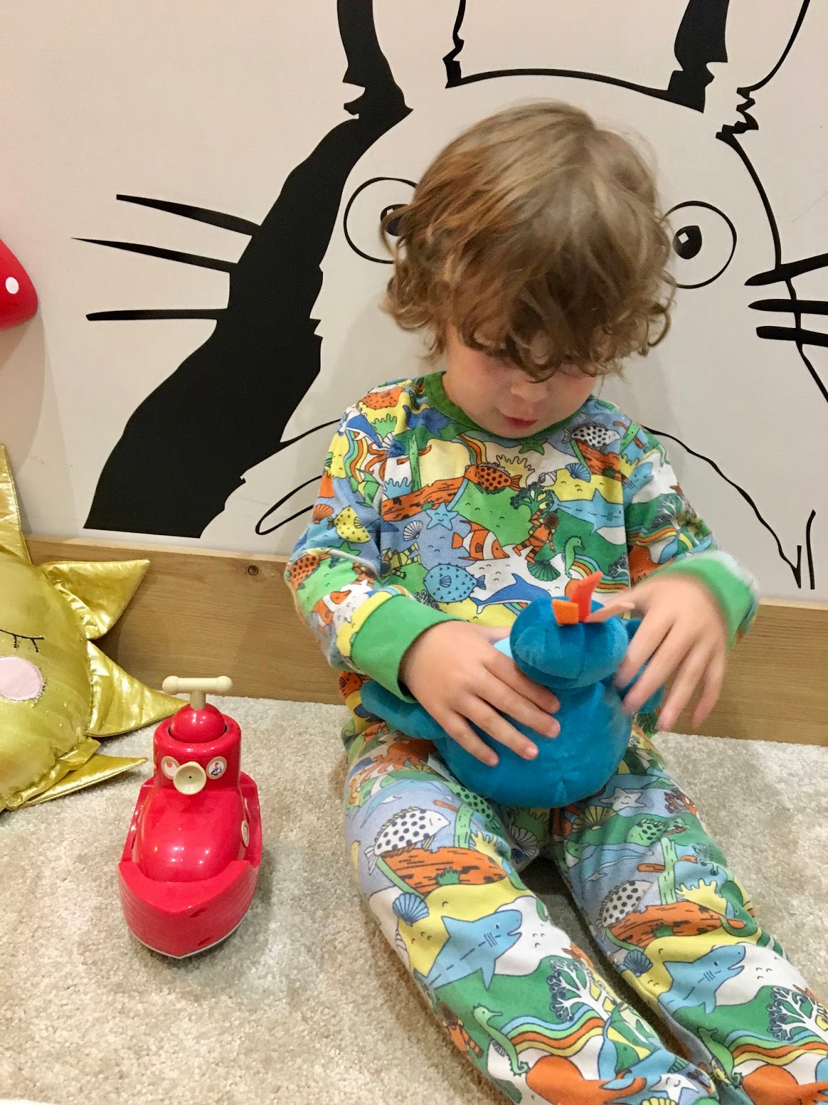 twirlywoos fun sounds big red boat