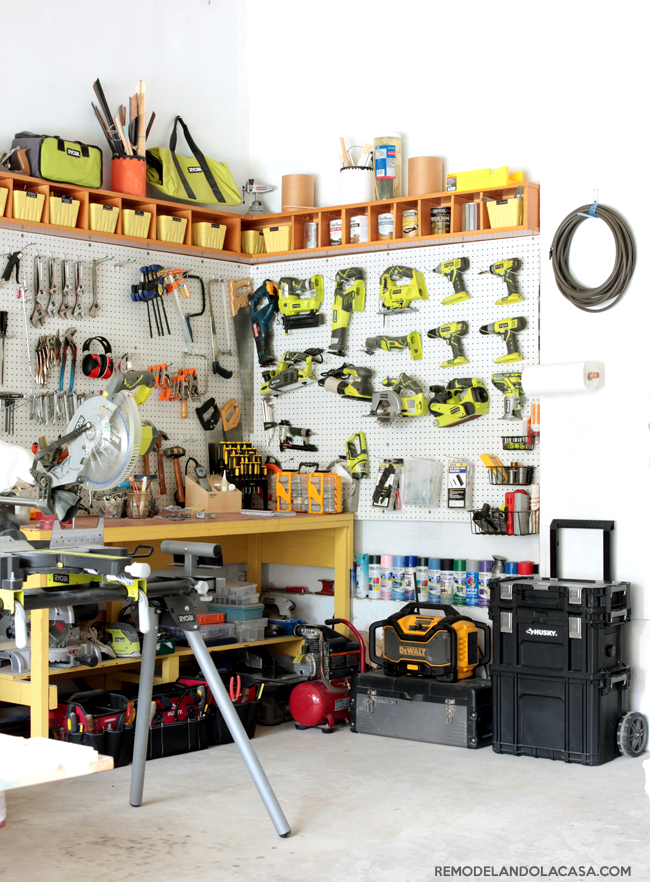 Remodelando la Casa garage with Ryobi power tools.