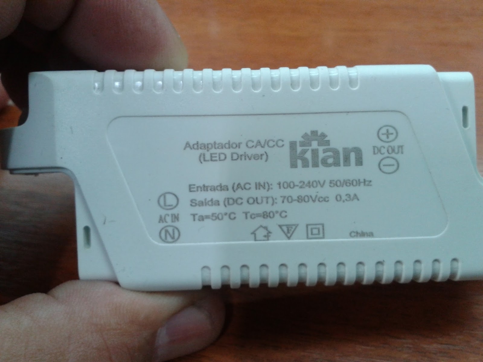 Luminária Led ao Ligar Não Acende e Fica Piscando. O quê Fazer