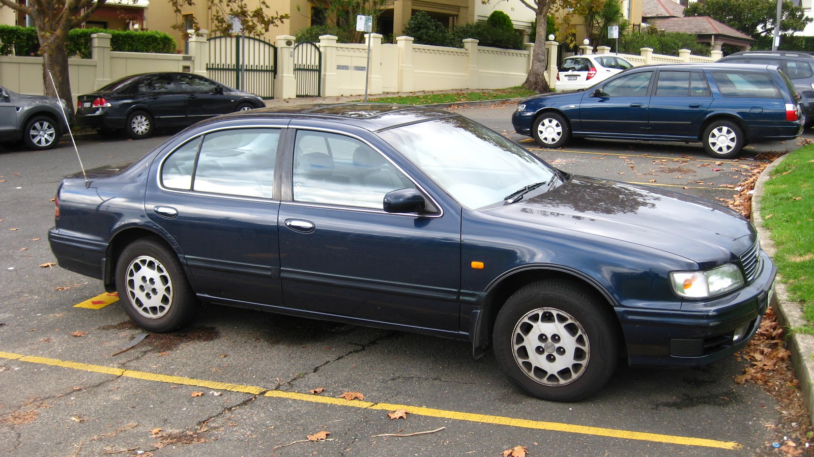 Aussie Old Parked Cars: 1995 Nissan Maxima 30 GV