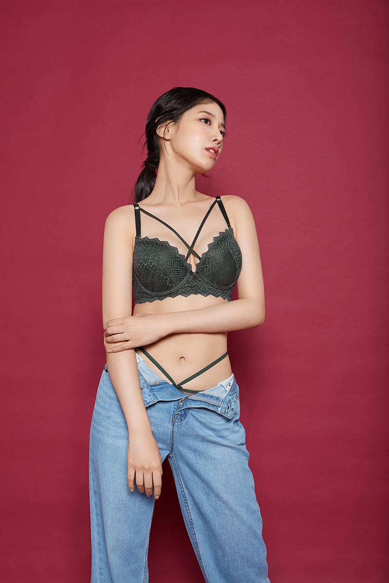 조현 속옷 광고 사진 - 디쁠