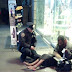 Captan policia de NY regalando un par de botas a un Mendigo 