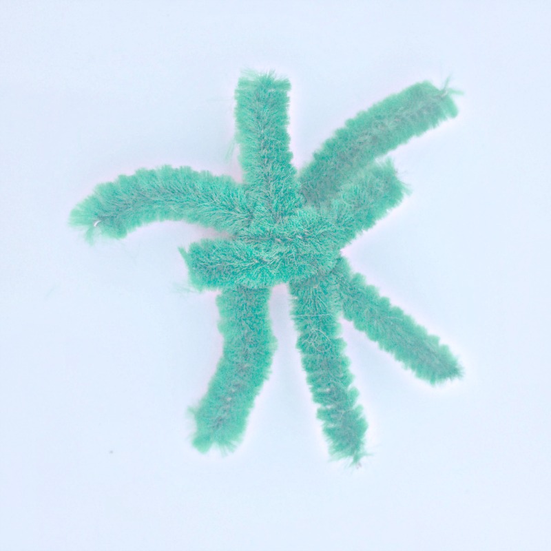 Water play STEM activity to go with your toddler's favorite song