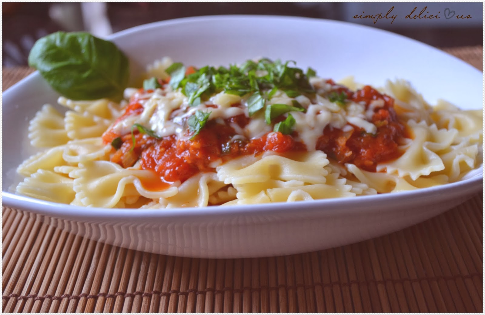 Simply delicious: Farfalle mit Tomaten-Basilikum-Soße &amp;quot;own creation&amp;quot;