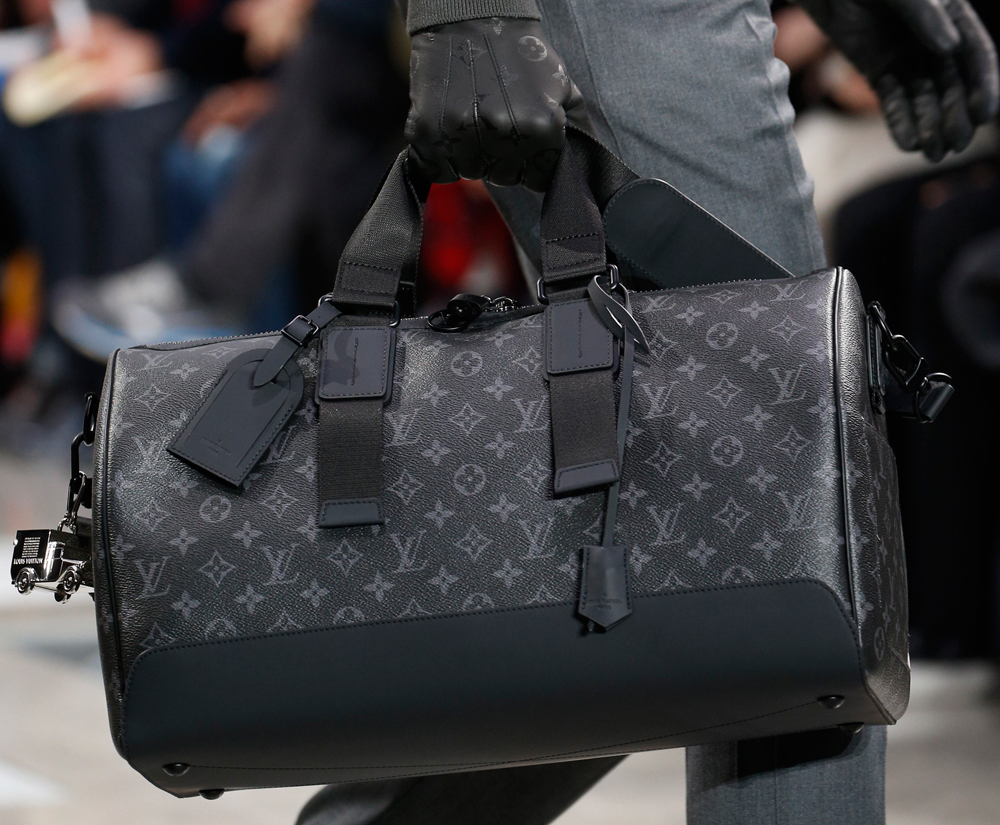 MIKE KAGEE FASHION BLOG: LOUIS VUITTON DEBUTS NEW BAG COLLECTION AT MEN'S  FALL 2016 FASHION SHOW IN PARIS