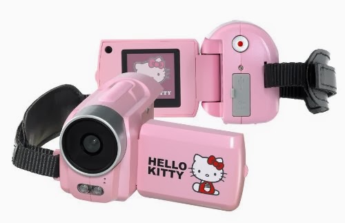 Hello камера. Видеокамера hello Kitty hev002n. Hello Kitty Digital Camcorder. Цифровая камера Хеллоу Китти. Девочка с камерой.