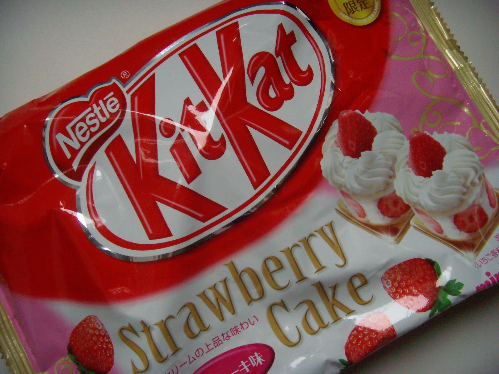 Never Turn Down A Cupcake Japanarama Review Kit Kat Strawberry Cake