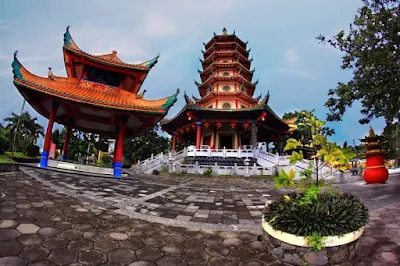 foto pagoda watu gong semarang