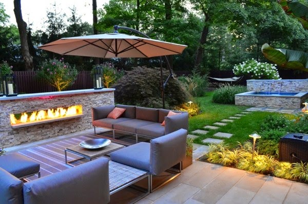 Relax in the seating area in the garden!